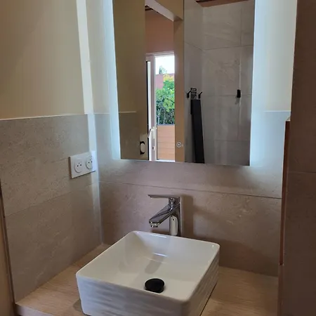 A 400 M De La لو براديت