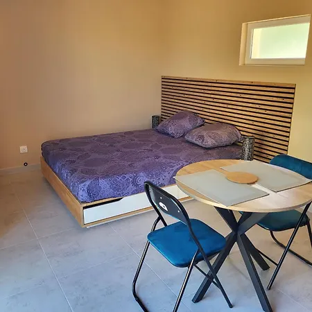 A 400 M De La لو براديت